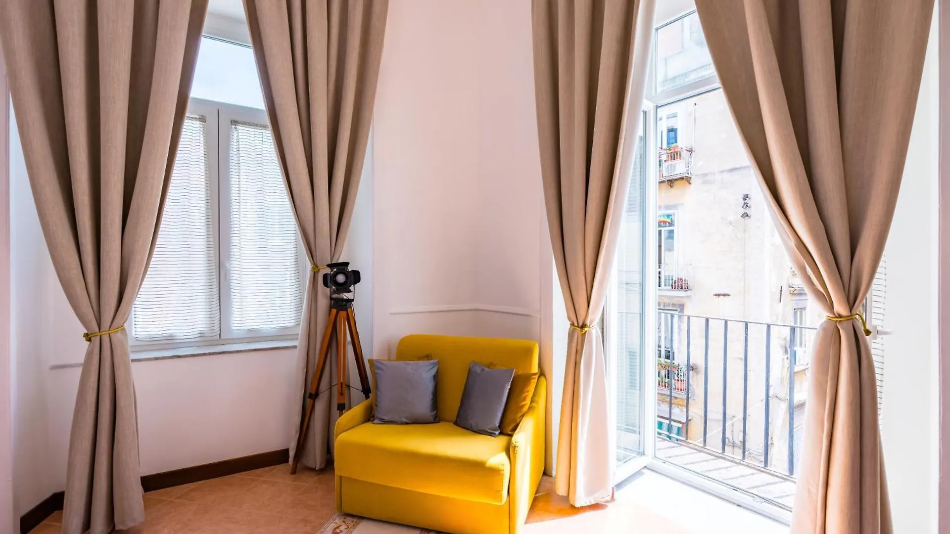 La Casa Di Famiglia By Napoliapartments Italy
