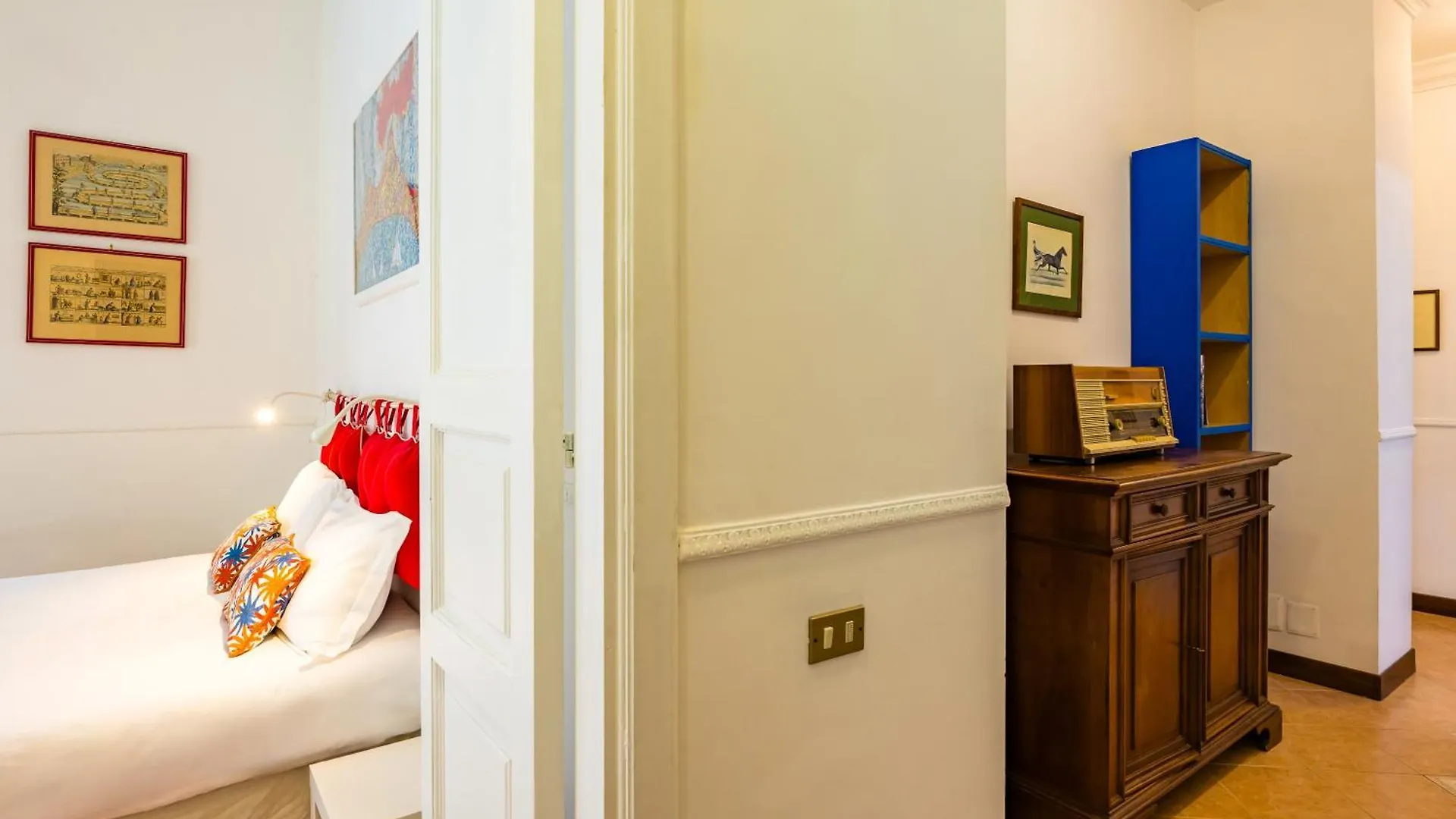 La Casa Di Famiglia By Napoliapartments 0*, Naples Italy