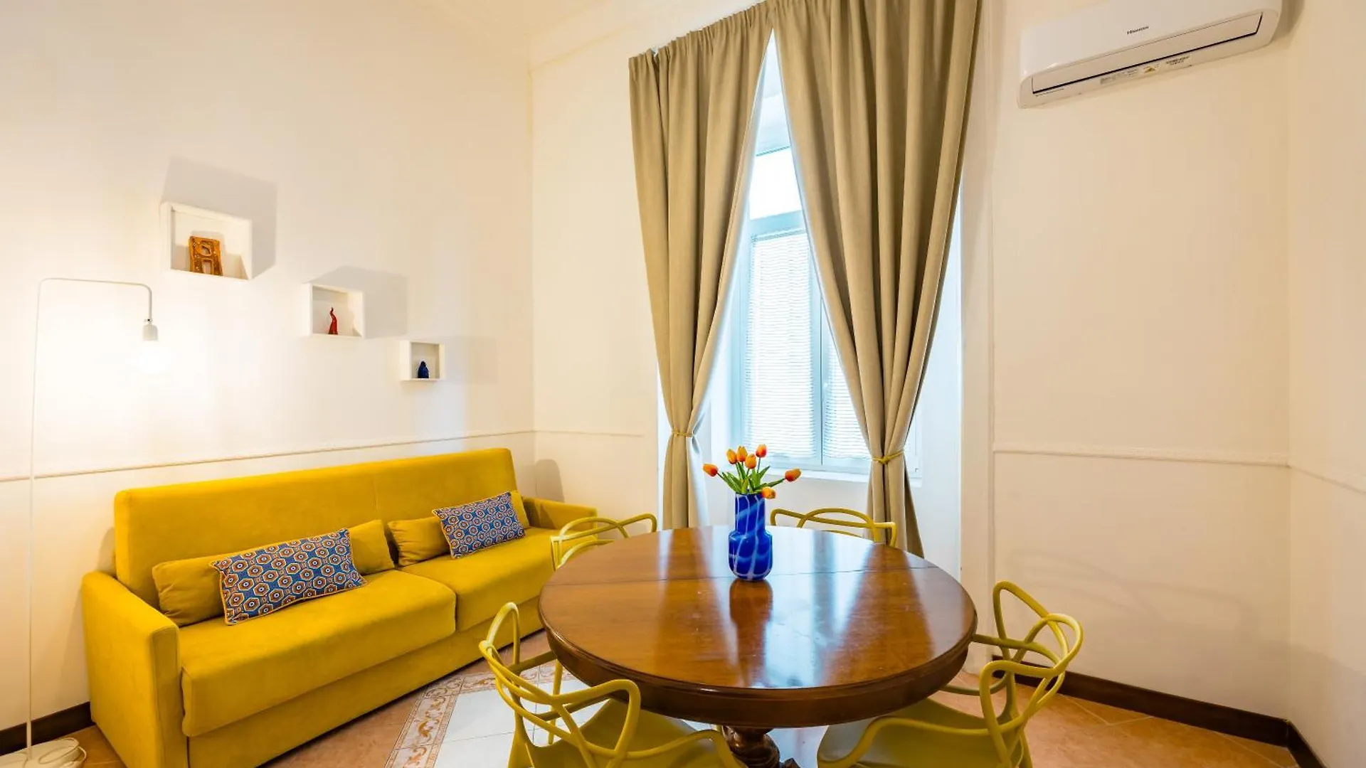 La Casa Di Famiglia By Napoliapartments Italy
