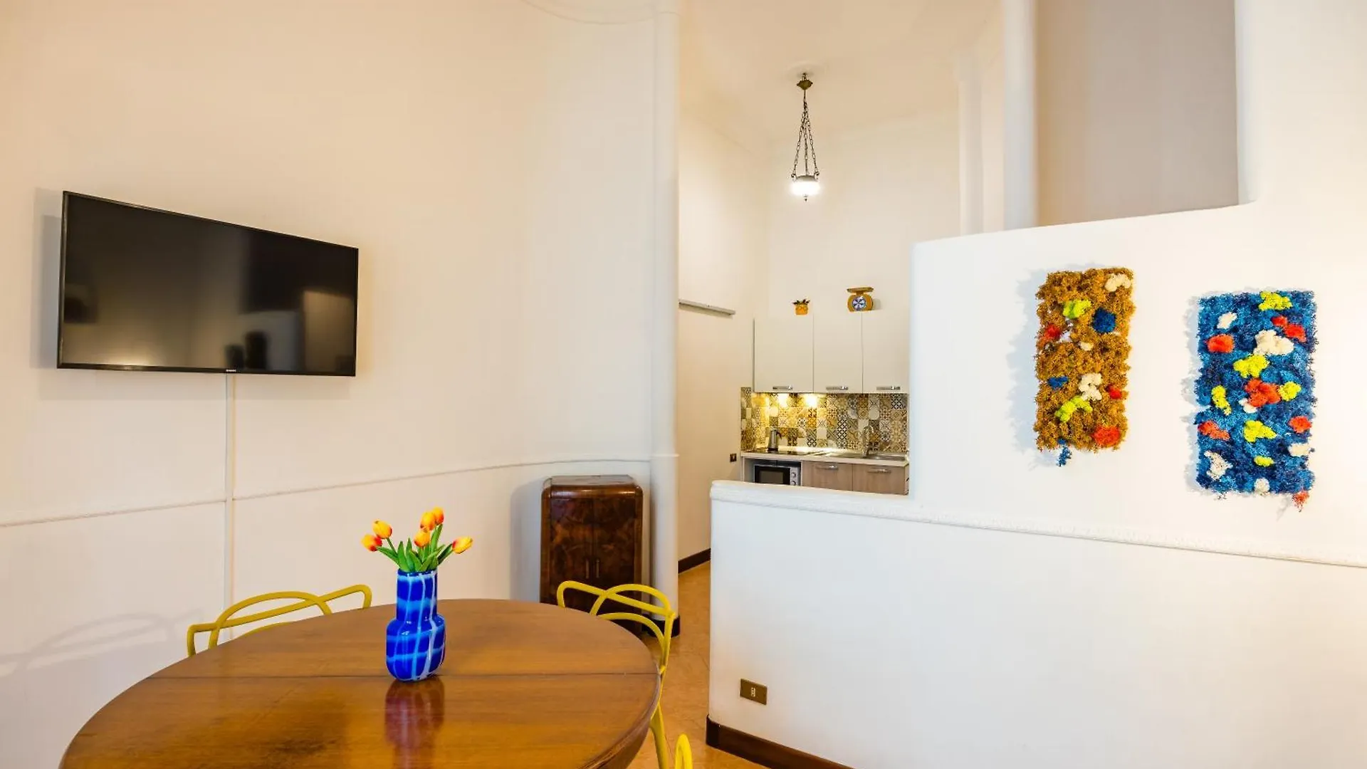 La Casa Di Famiglia By Napoliapartments 0*, Naples Italy