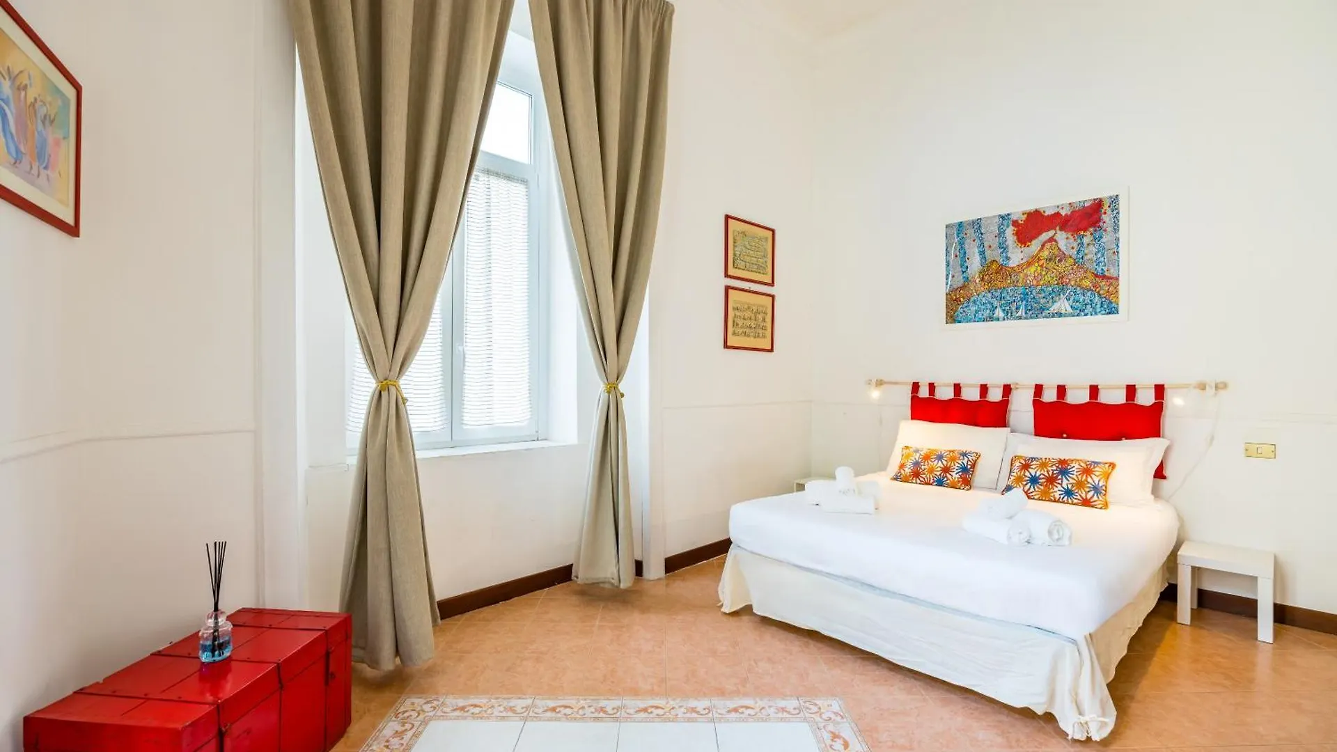 La Casa Di Famiglia By Napoliapartments 0*, Naples