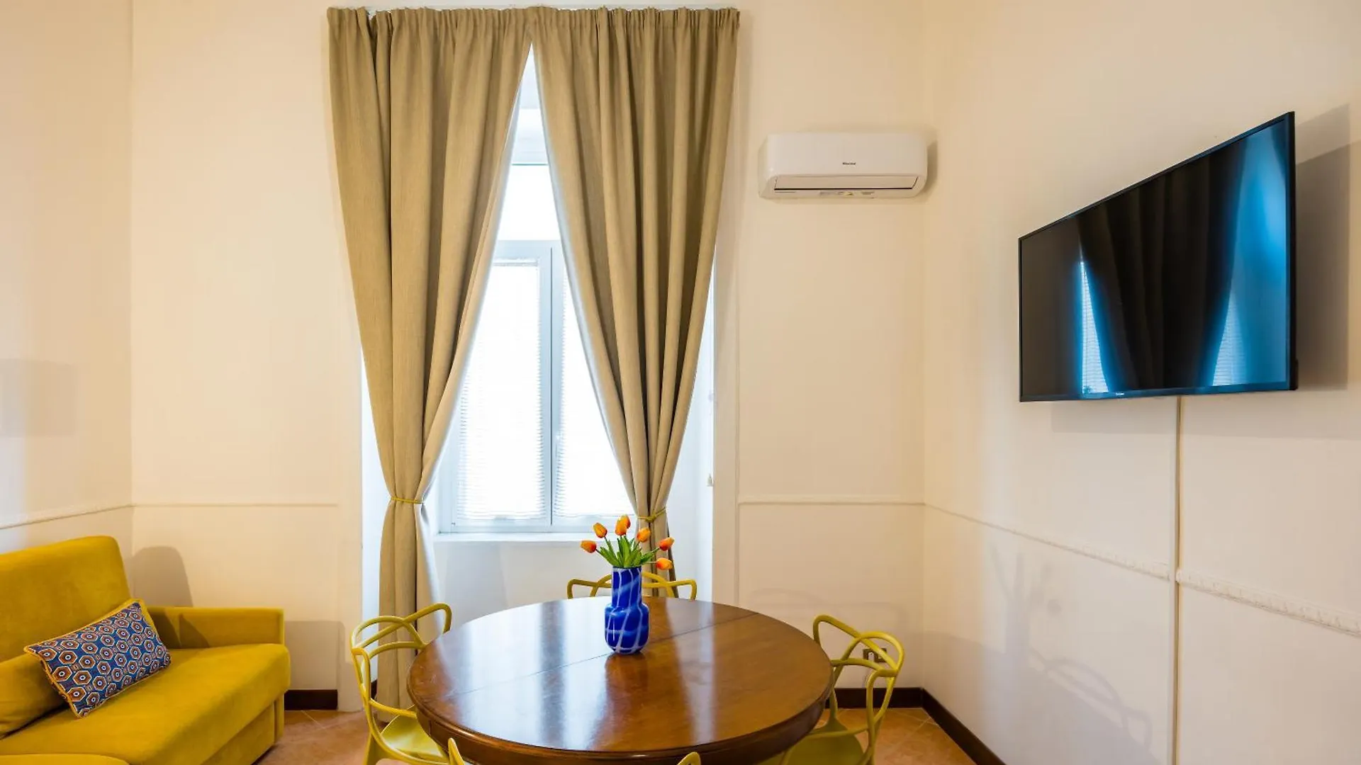 La Casa Di Famiglia By Napoliapartments Apartment Naples