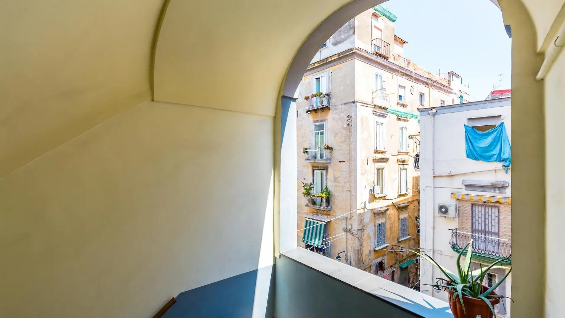 La Casa Di Famiglia By Napoliapartments Italy