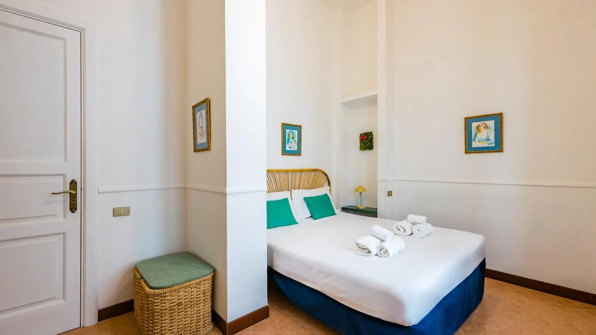 Apartment La Casa Di Famiglia By Napoliapartments Italy